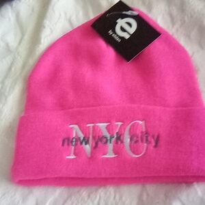 New York City Tobargan by eliden nwot $28t  + free scarf .ltem is new